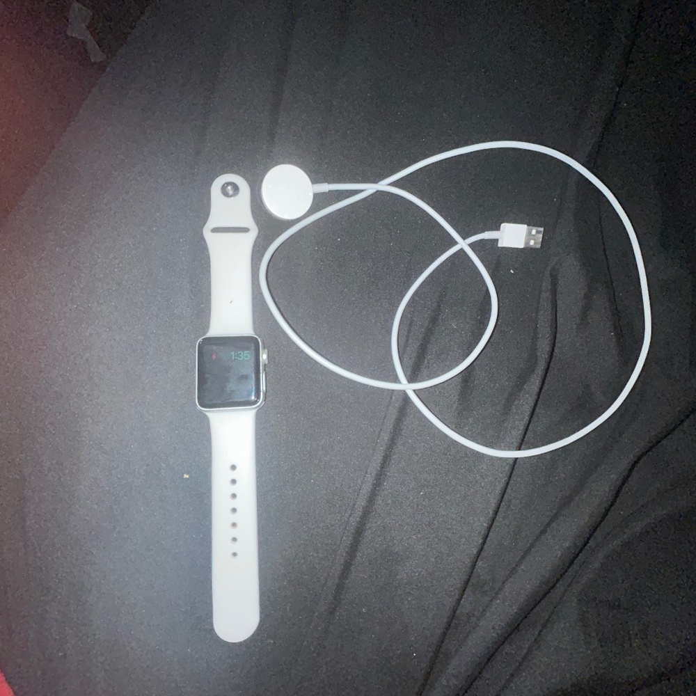A Apple Watch Series 3